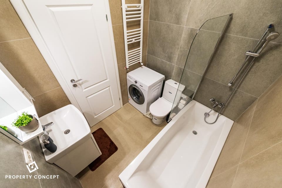 Toilet, Bathroom, Bath, towels, washing machine