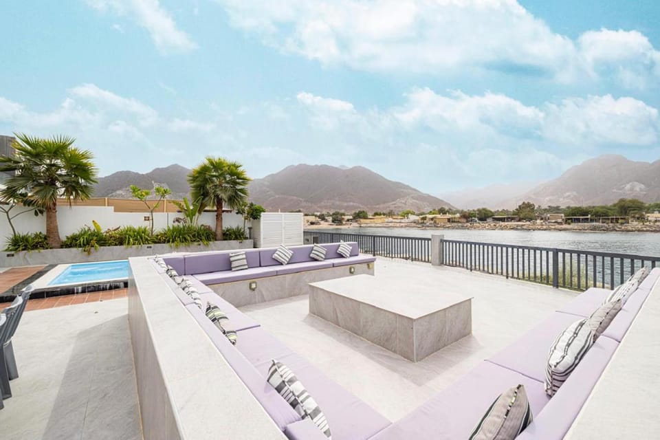 Patio, Nearby landmark, Day, Natural landscape, View (from property/room), Balcony/Terrace, Living room, Seating area, Lake view, Mountain view, Pool view, River view, Swimming pool, sunbed