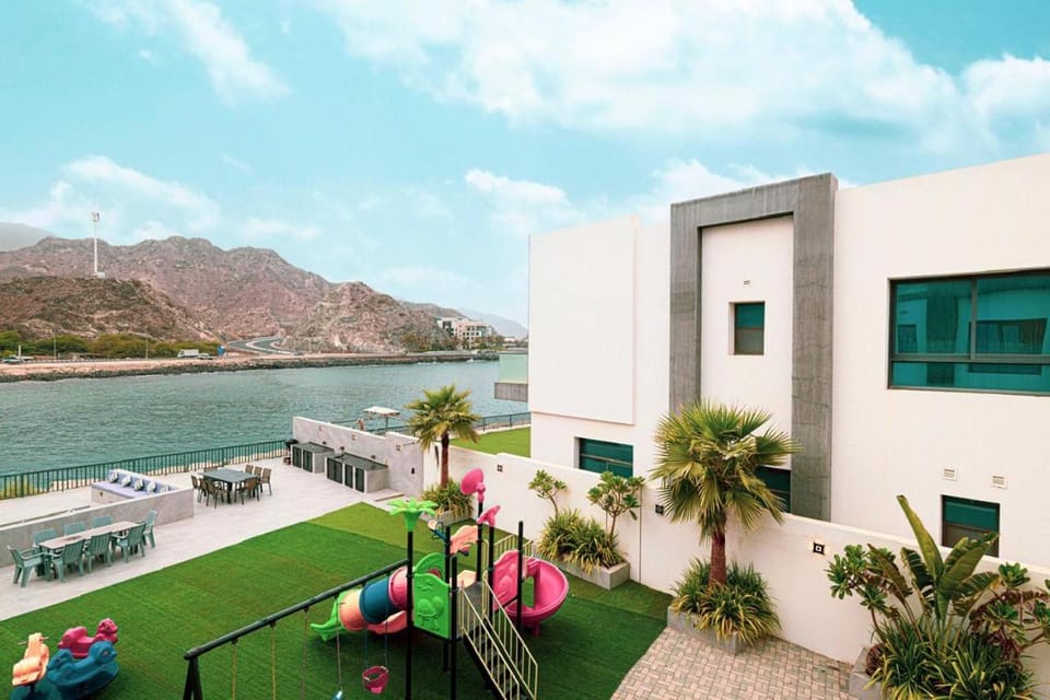 Property building, Patio, Nearby landmark, Spring, Day, Natural landscape, Lake view, Mountain view, River view, Sea view