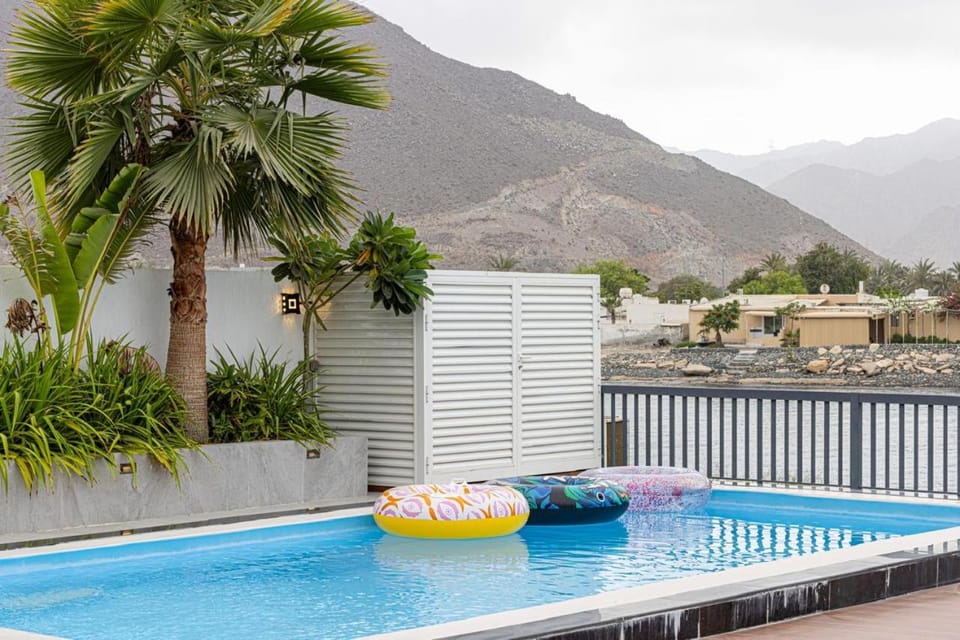 Day, Natural landscape, Mountain view, Pool view, Swimming pool, sunbed