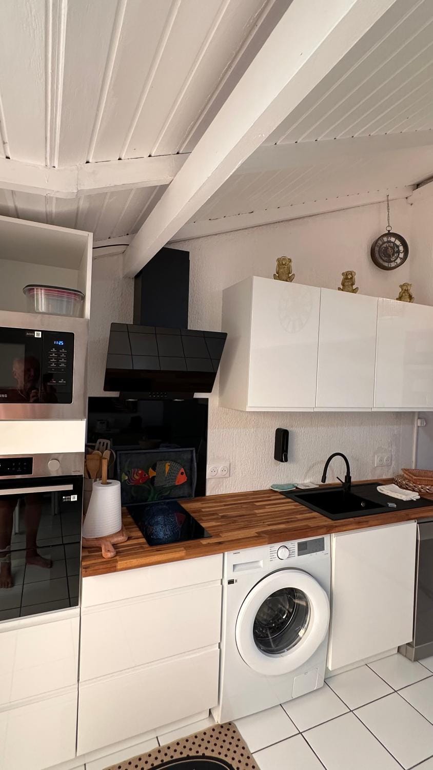Kitchen or kitchenette