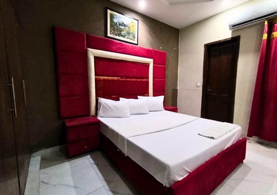 Bed, air conditioner