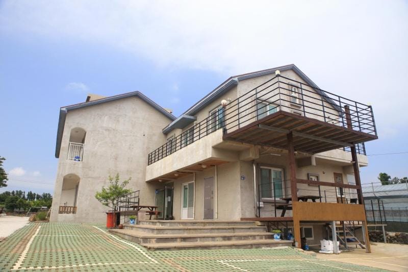 Sanbangsan Hot Spring Pension Country House in South Korea