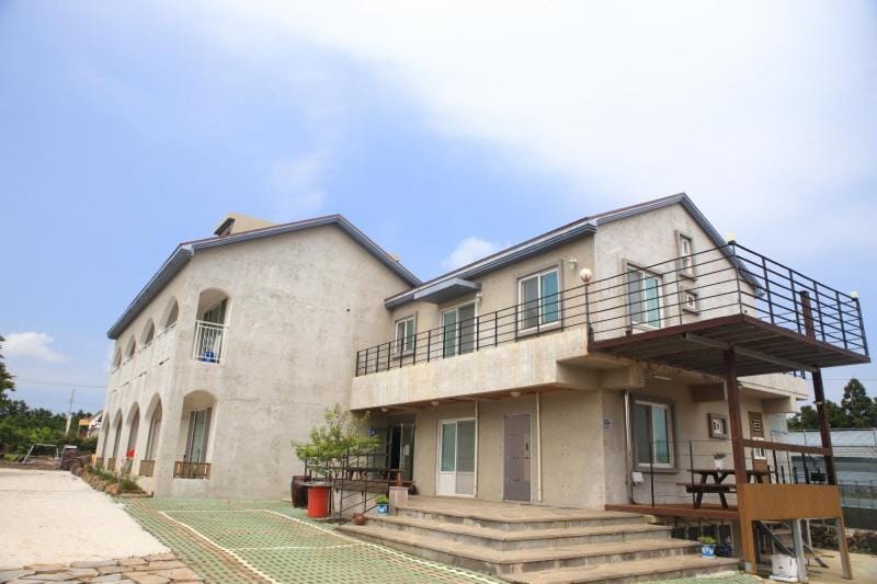 Sanbangsan Hot Spring Pension Country House in South Korea