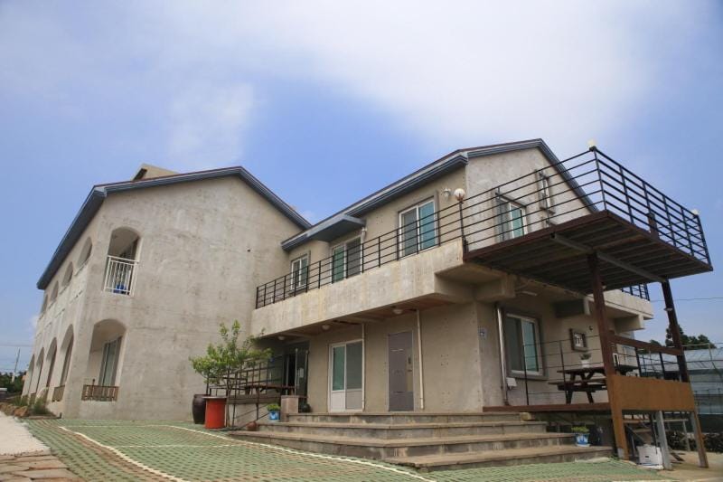 Sanbangsan Hot Spring Pension Country House in South Korea