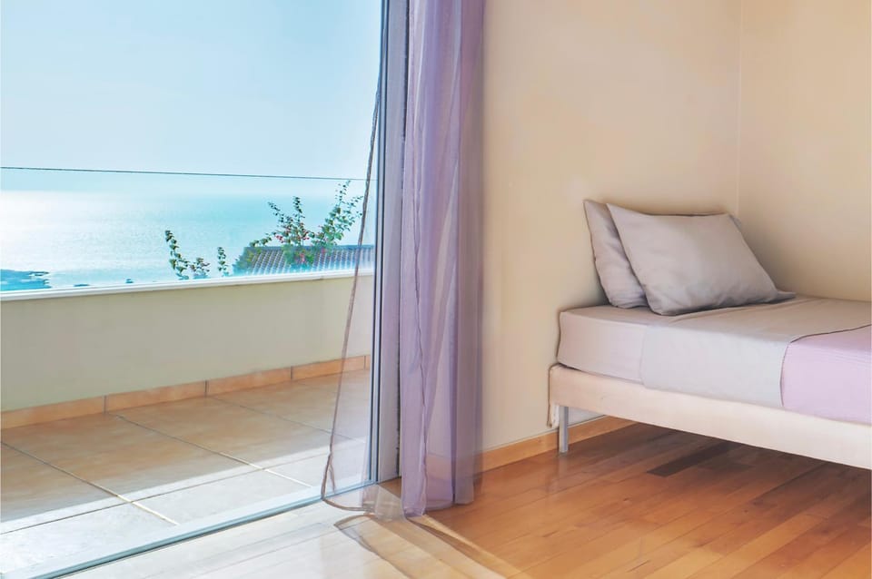 Bed, View (from property/room), View (from property/room), Garden view, Garden view, Sea view, Sea view