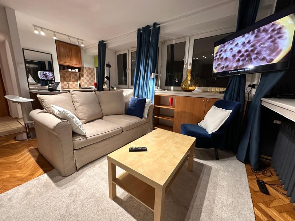 SUSHI 2 fast WiFi 1Gbs 85'TV HBO Disney+ AmazonTV Apartment in Warsaw