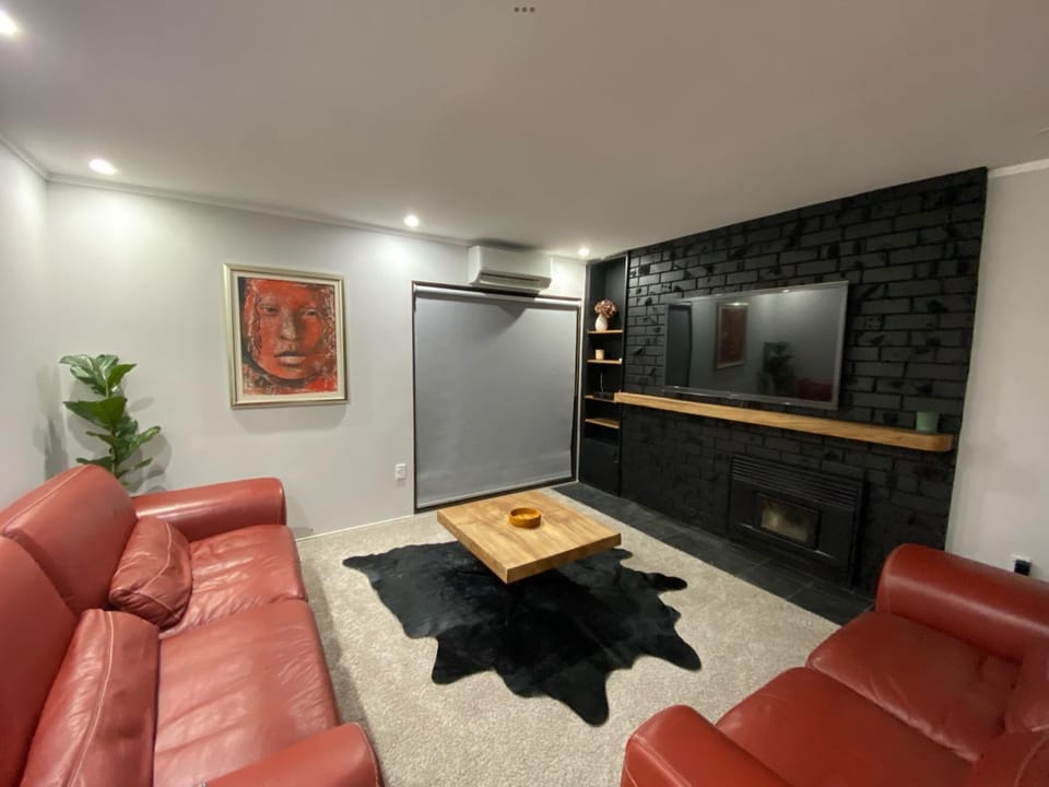 Living room, Seating area, Evening entertainment