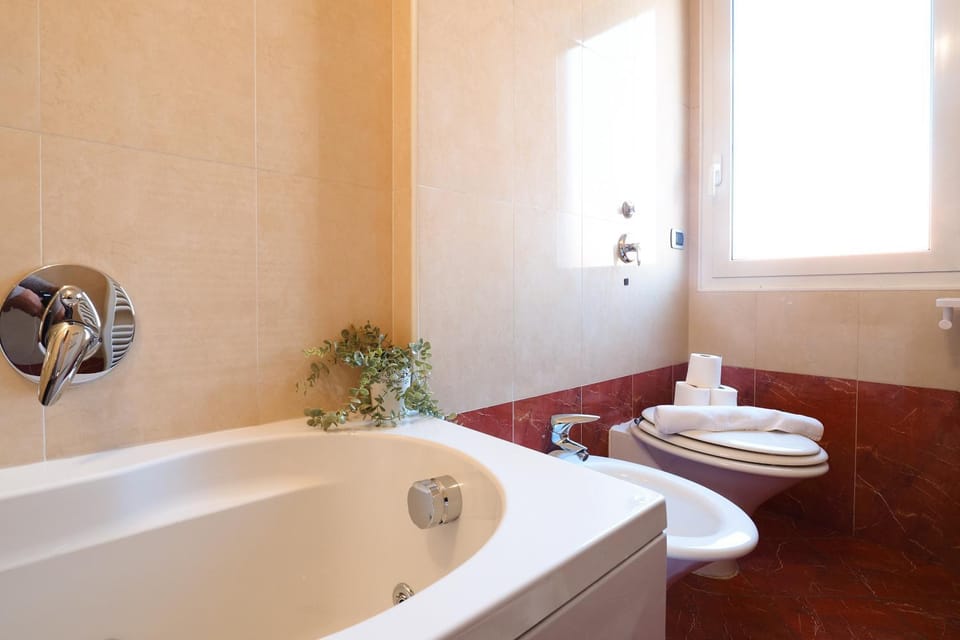 Hot Tub, Bathroom, Bath, towels