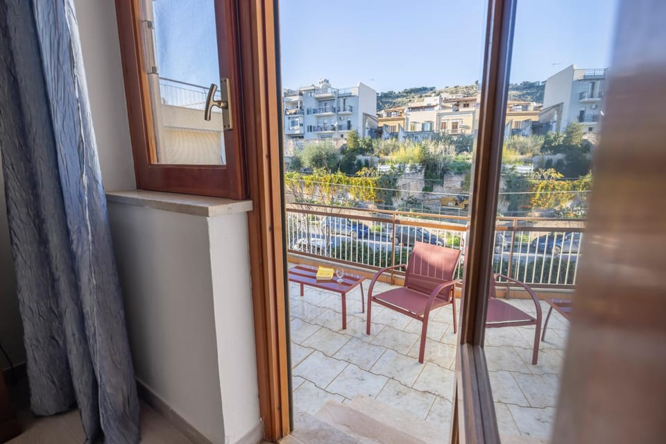 View (from property/room), Balcony/Terrace, Mountain view