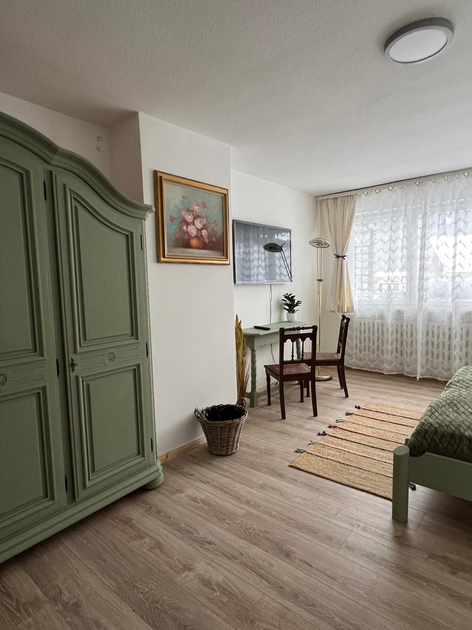 Photo of the whole room, Seating area, wardrobe