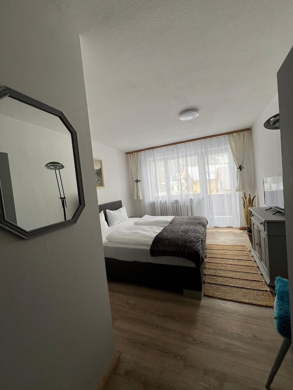 Bed, Photo of the whole room, wardrobe