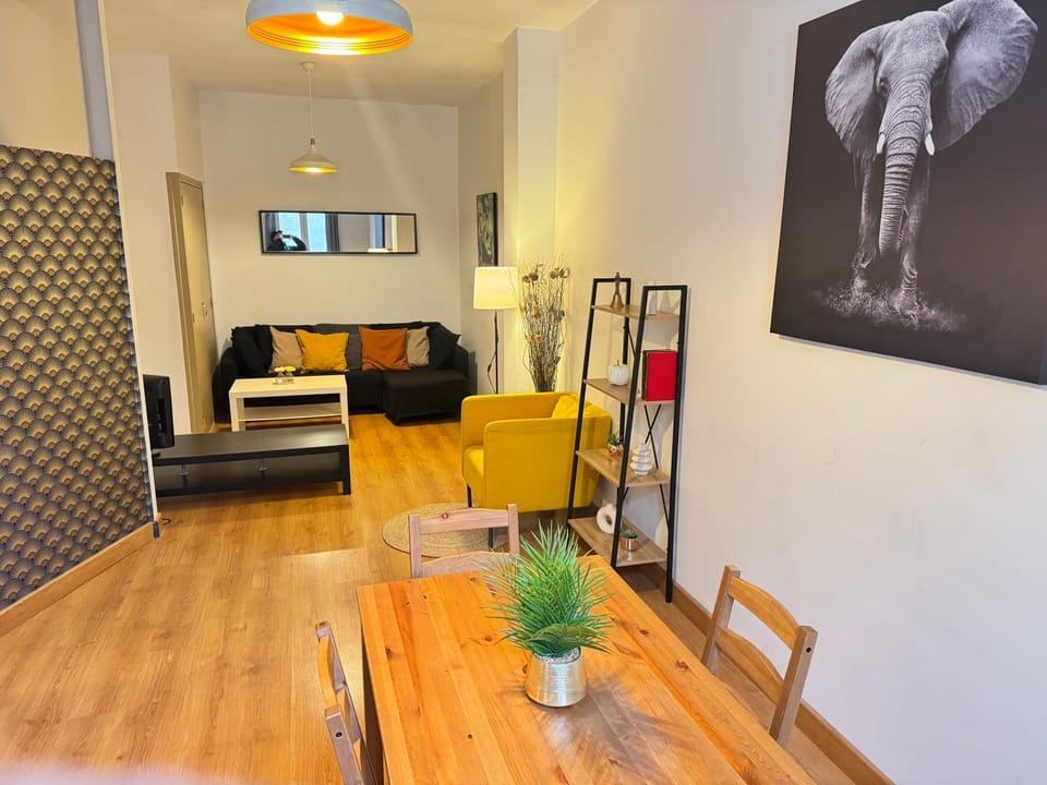 Living room, Seating area
