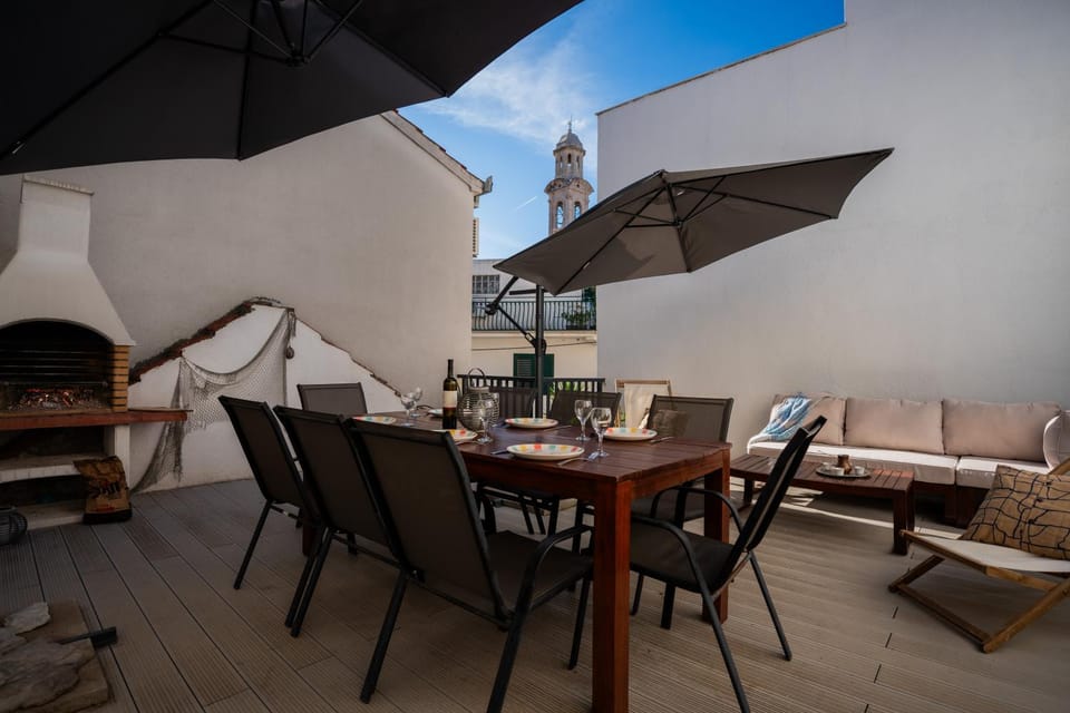 Patio, Day, Seating area