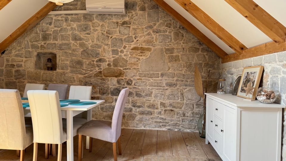 Stone house Olsavinia close to the beach House in Šibenik-Knin County, Croatia