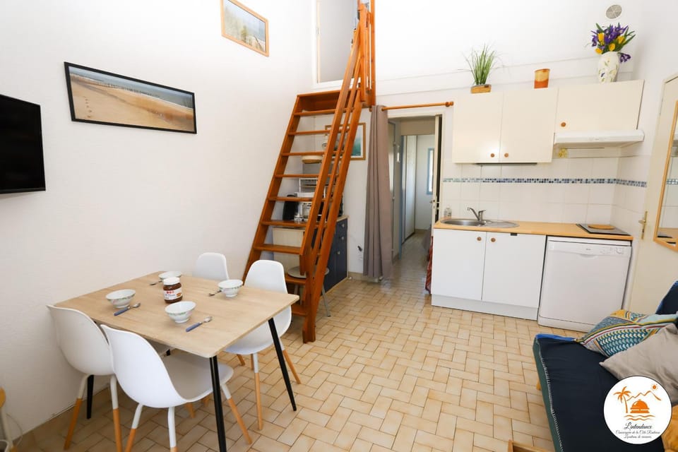 Maison fleurie quartier calme st Cyprien House in Saint-Cyprien