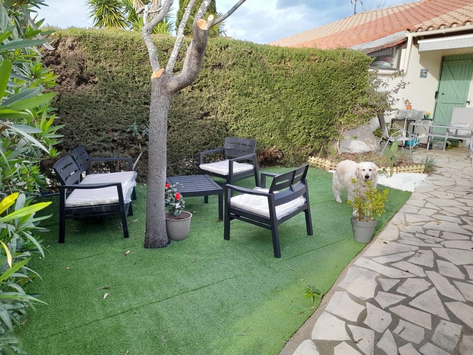 Maison fleurie quartier calme st Cyprien House in Saint-Cyprien