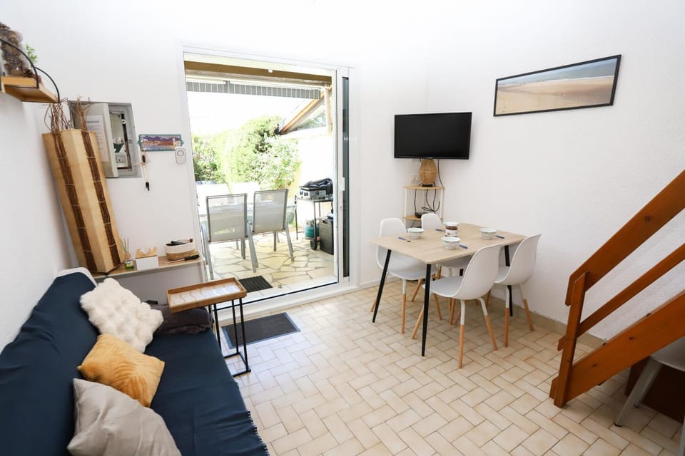 Maison fleurie quartier calme st Cyprien House in Saint-Cyprien