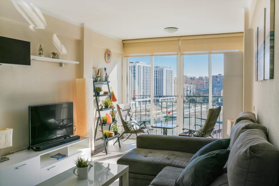 Communal lounge/ TV room, TV and multimedia, Living room, Seating area, City view
