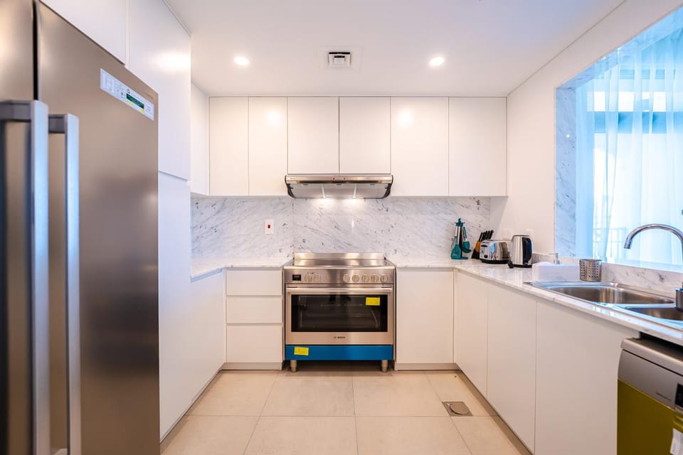 Coffee/tea facilities, Kitchen or kitchenette, oven, stove, toaster