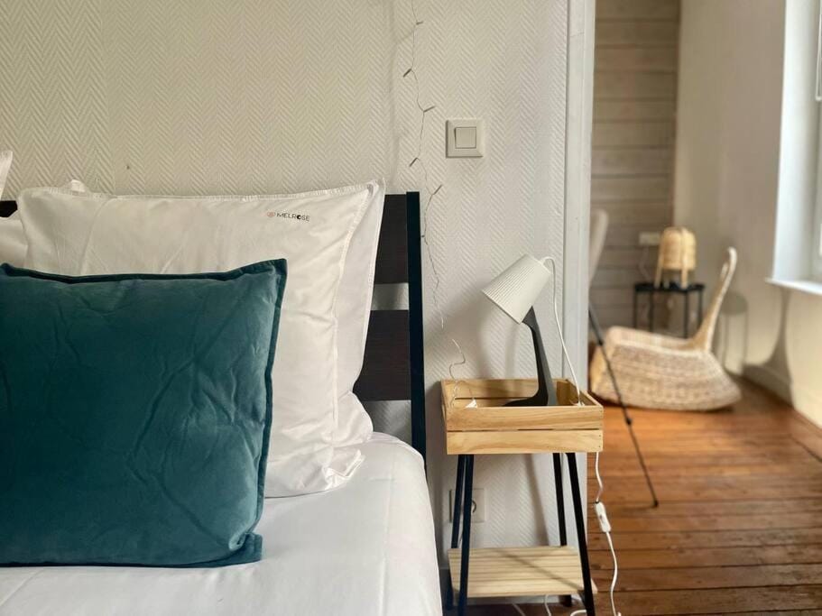 Cocon boisé x Parking by Melrose Apartment in Bayeux