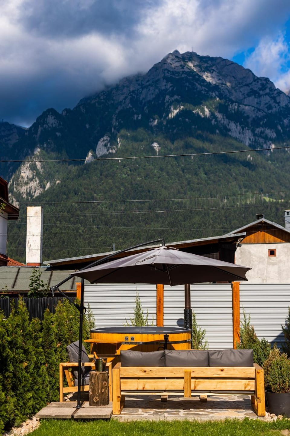 Property building, Natural landscape, Garden, Hot Tub, Mountain view