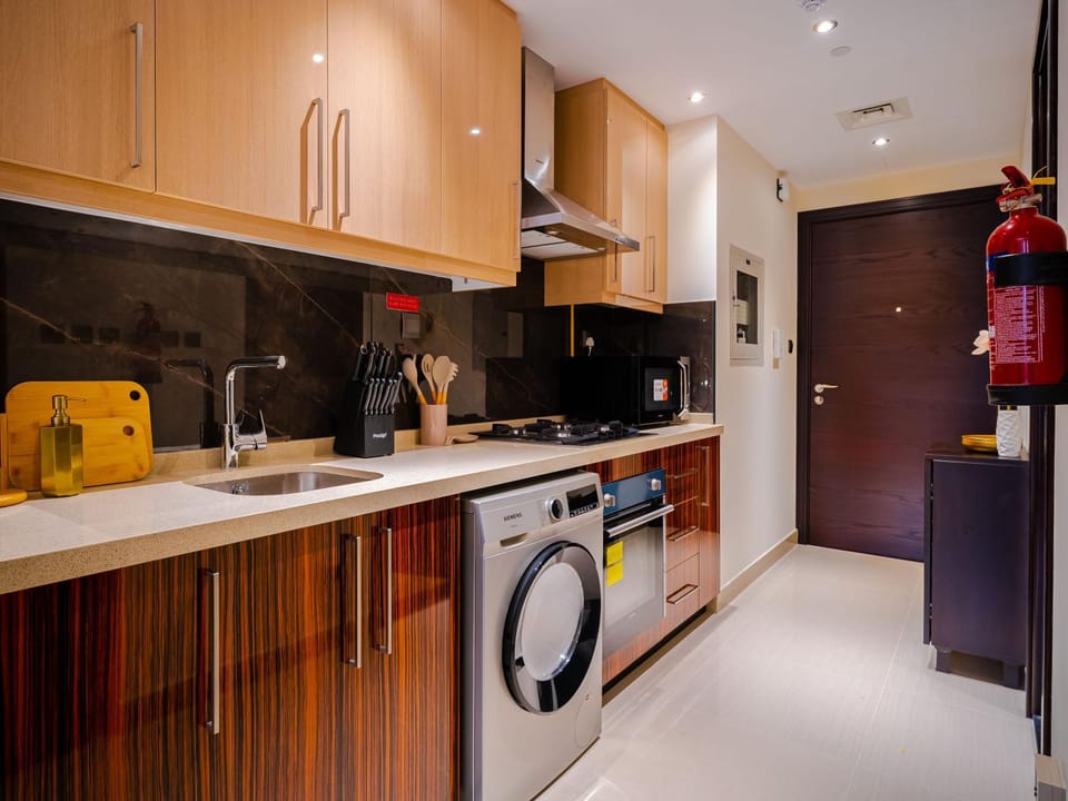 Kitchen or kitchenette, oven, toaster, washing machine, dryer
