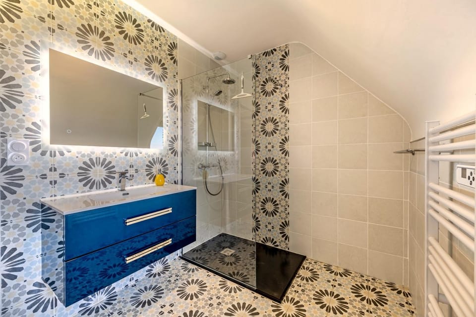 Bathroom, Living room