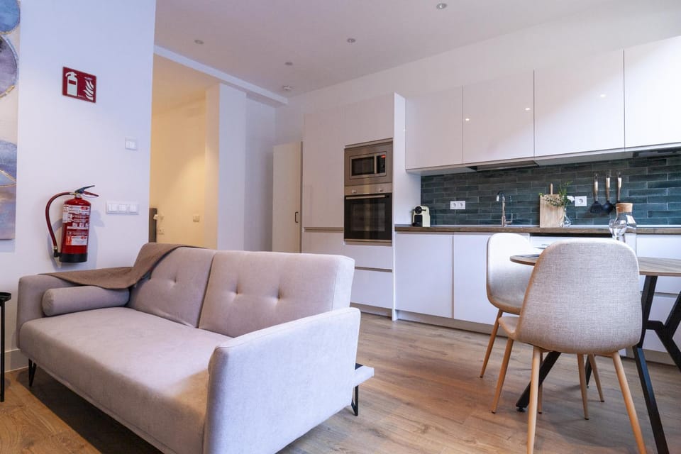 Kitchen or kitchenette, Living room, Seating area, Dining area, pet friendly
