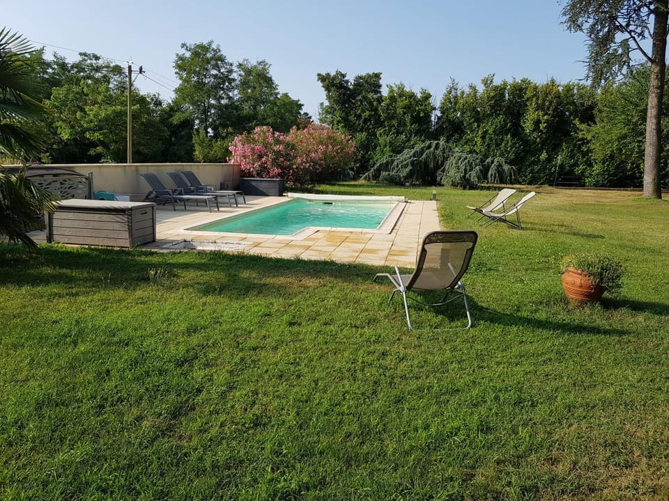 Swimming pool, Swimming pool