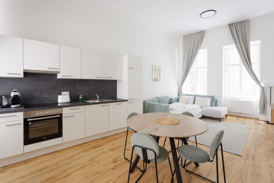 Kitchen or kitchenette, Living room, Seating area, Dining area, toaster