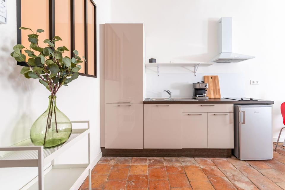 Coffee/tea facilities, Kitchen or kitchenette, stove, toaster, kitchen