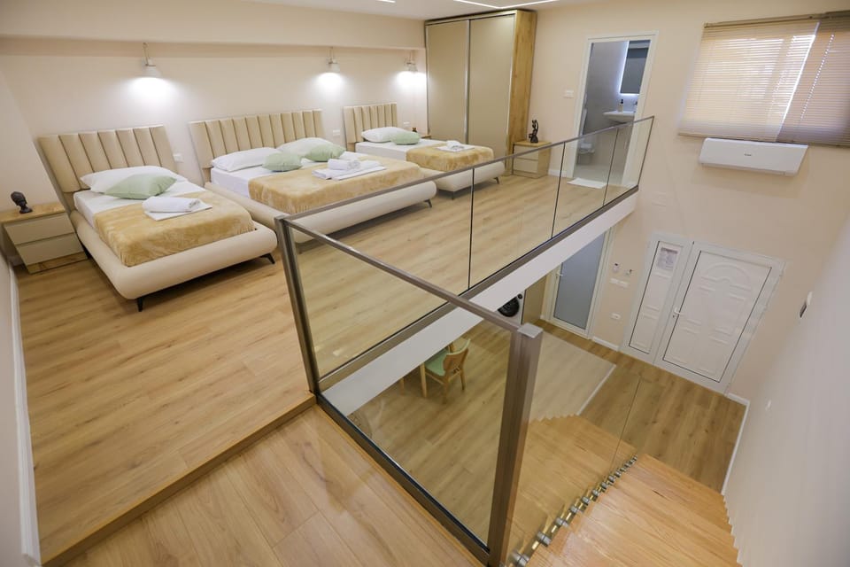 Bed, Photo of the whole room, Bedroom, bunk bed, internet, towels, wardrobe, air conditioner