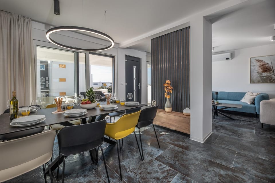 Living room, Seating area, Dining area