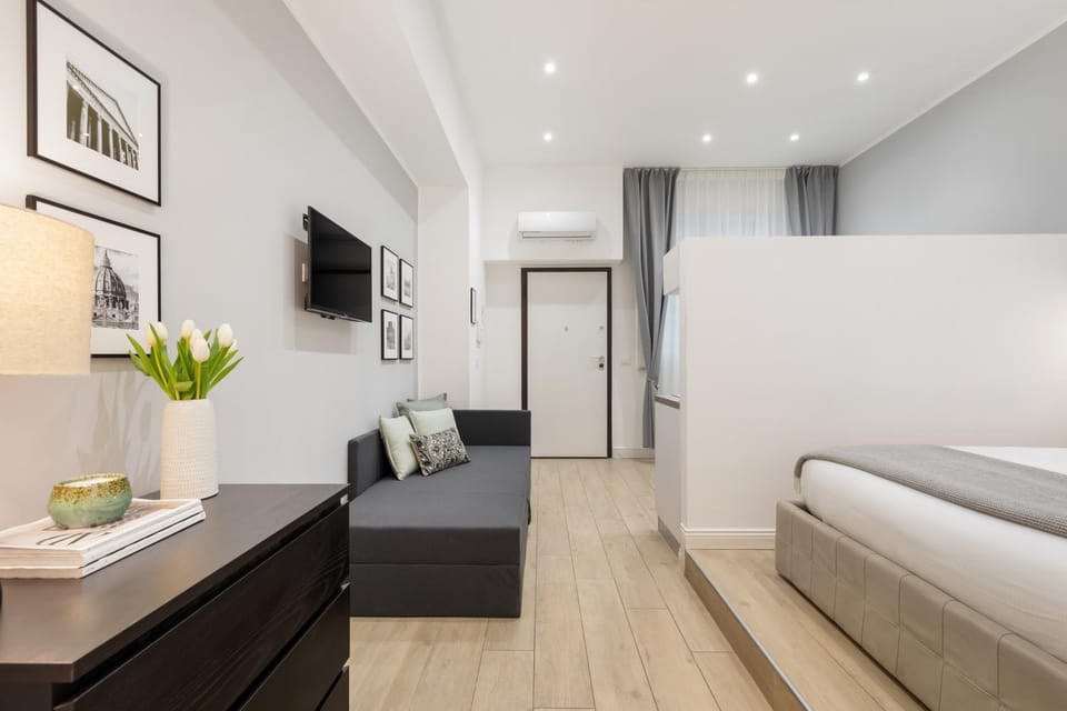 TV and multimedia, Living room, Photo of the whole room, Bedroom