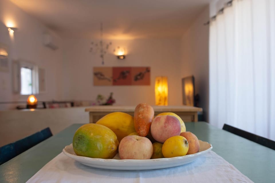 Living room, Decorative detail, Dining area