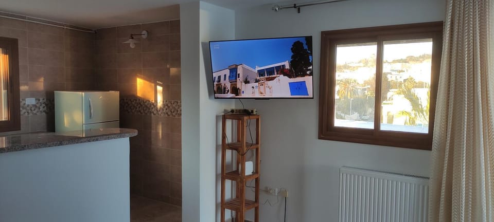 TV and multimedia, View (from property/room), Kitchen or kitchenette