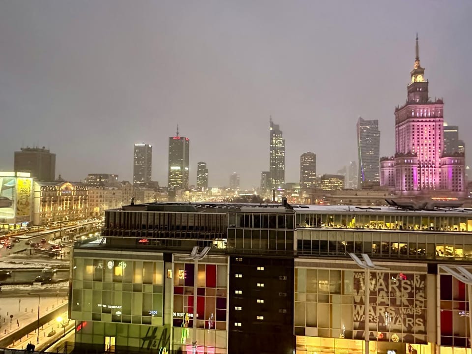 VIEW 3 fast WiFi 1Gbs 85'TV AmazonTV HBO Disney+ Apartment in Warsaw