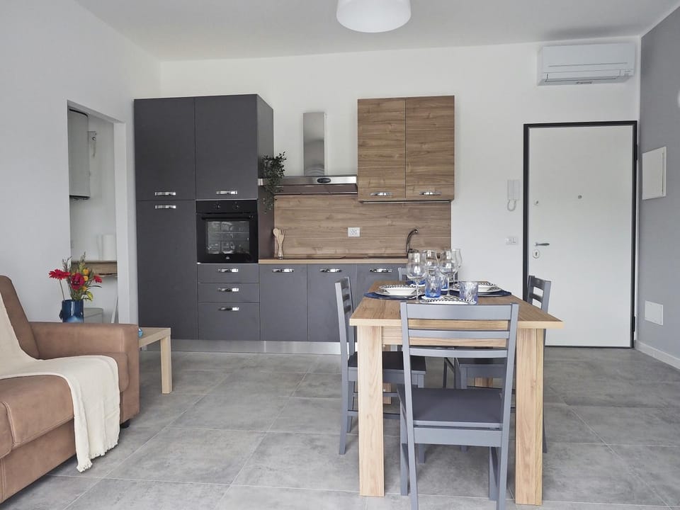 Kitchen or kitchenette, Dining area, pet friendly, stove