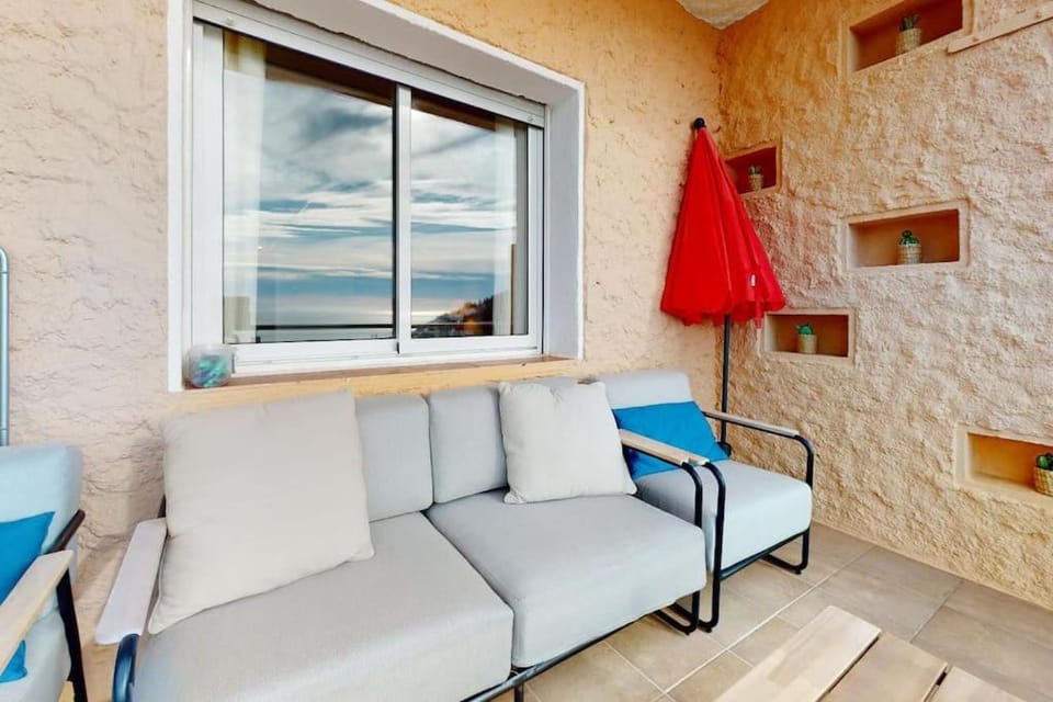 View (from property/room), Balcony/Terrace, Living room