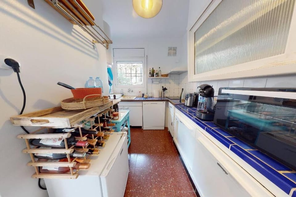 Kitchen or kitchenette, pet friendly, stove