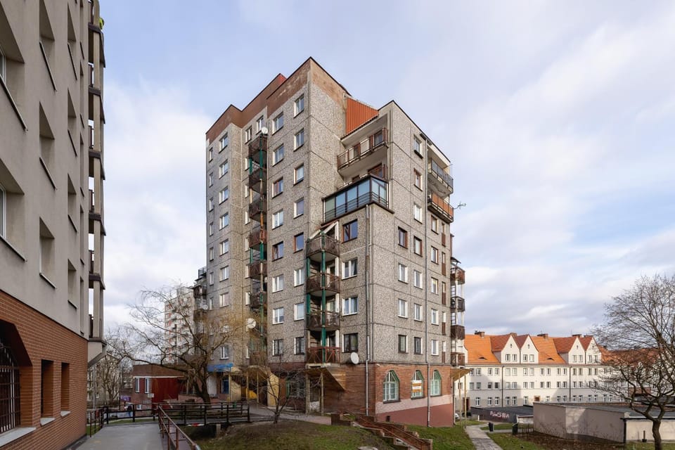 Property building, Facade/entrance, Off site, Day, Neighbourhood, City view, Location