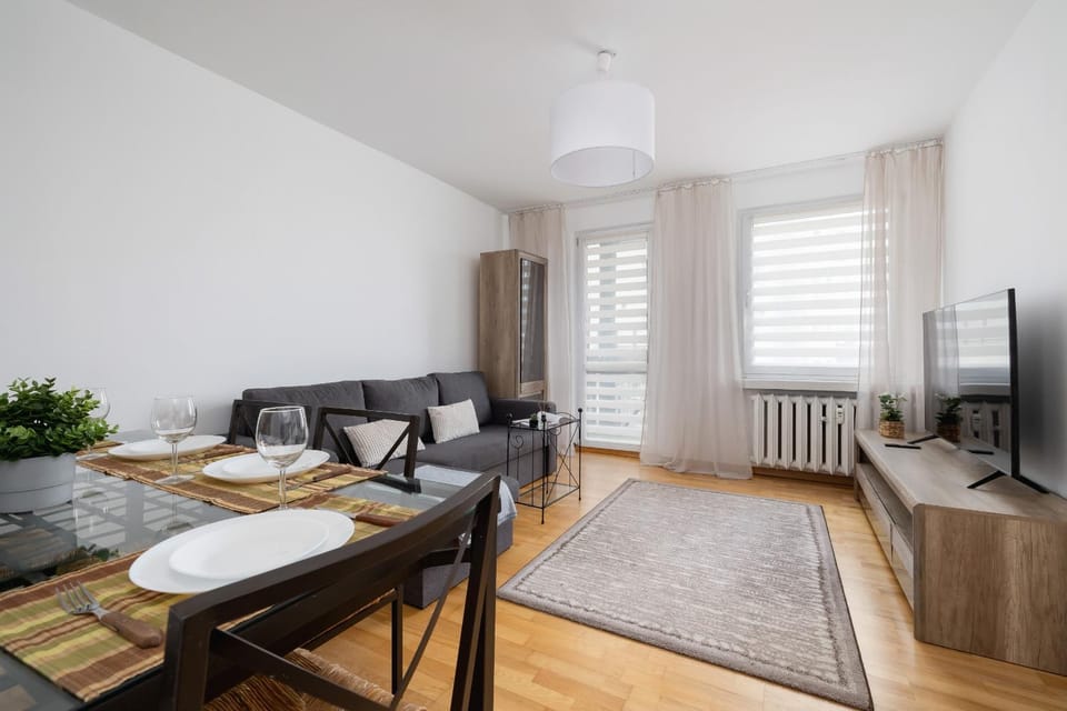 TV and multimedia, Living room, Seating area, Dining area, Evening entertainment