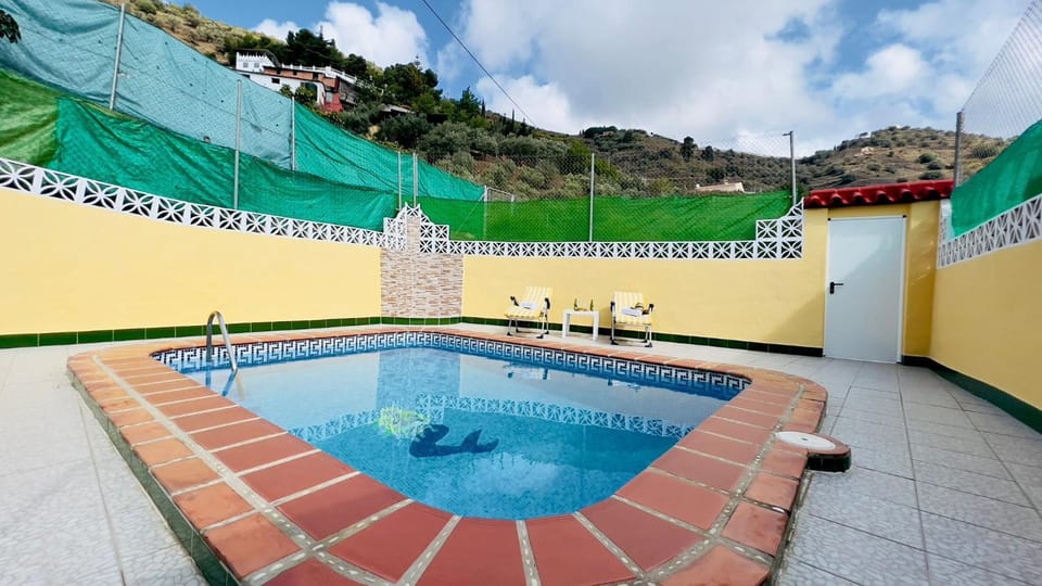 Casa Godoy con piscina by At Home Costa del Sol House in Río de Torrox