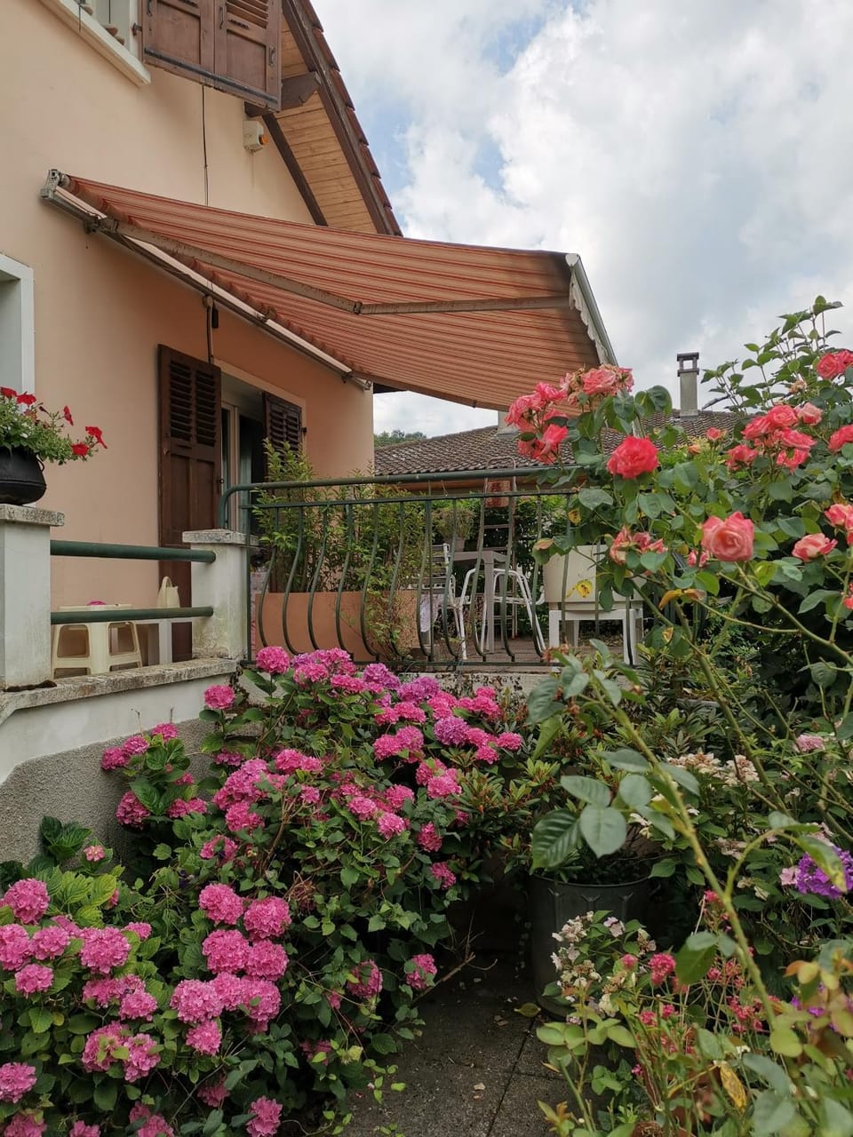 Property building, Day, Balcony/Terrace, Balcony/Terrace, Garden view