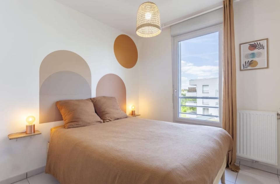 Bed, Photo of the whole room, Bedroom, storage