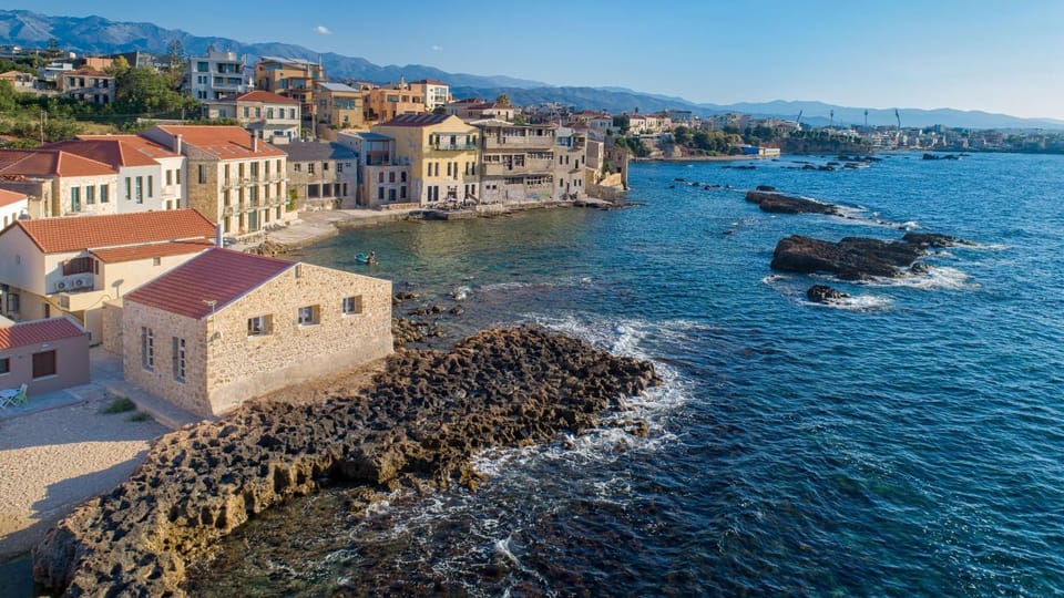 Property building, Day, Neighbourhood, Natural landscape, Bird's eye view, Beach, City view, Mountain view, Sea view, Location