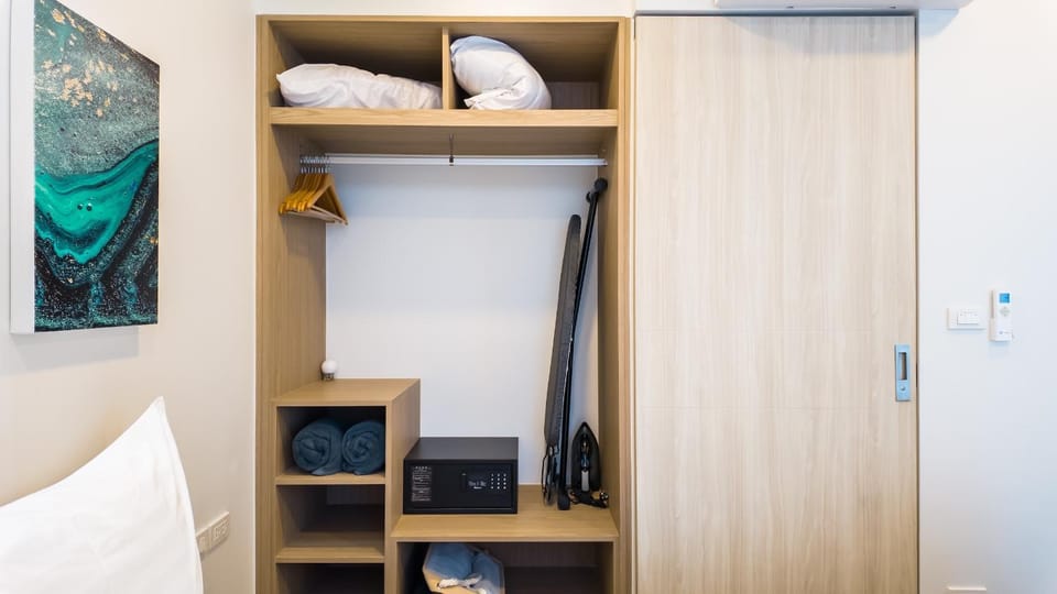 Bedroom, wardrobe