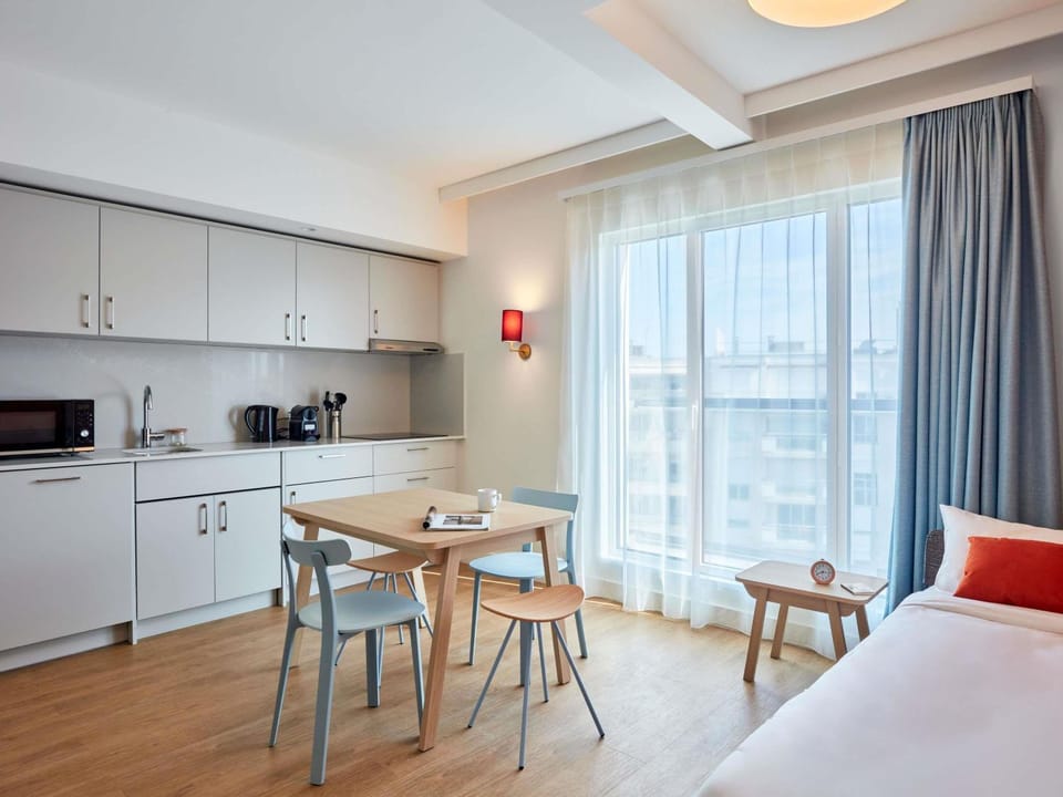 Bed, Kitchen or kitchenette, Photo of the whole room, Dining area, Bedroom