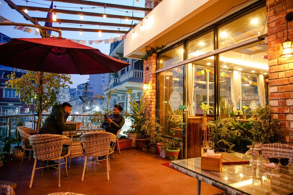 Restaurant/places to eat, Balcony/Terrace, Seating area, group of guests